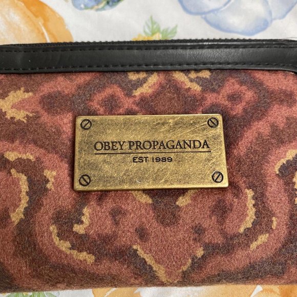 OBEY BERLIN Suede Tan Black CLUTCH WALLET, NWOT Hard to Find - Picture 2 of 3